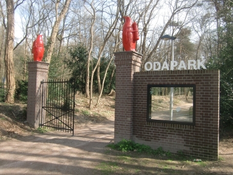 Venray NL : Merseloseweg, der Odapark, eine 19 Hektar große, waldreiche Parklandschaft mit alten Bäumen und Wanderdünen ist ein einzigartiges Zentrum für zeitgenössische Kunst.